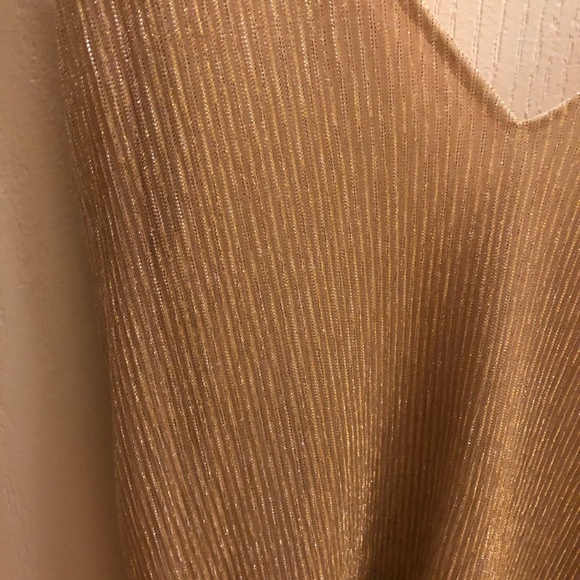 Top - Picture 2 of 3